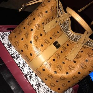 100% authentic medium size Tote.